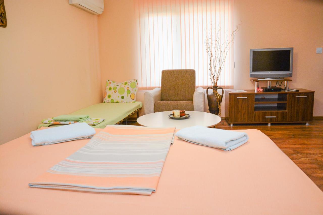 Guest House Raiski Kаt Mezek Exterior photo